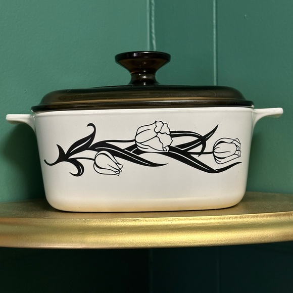 Corningware Other - Vintage Corning Ware Lyric Black Tulips 1 1/2 Quart Casserole with Smoky Lid